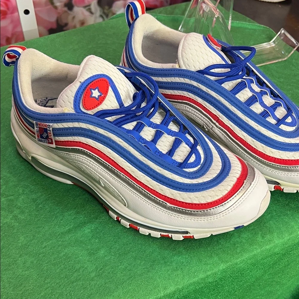 NIKE Men's White and Blue Athletic Sneakers $75 - Picture 8 of 9